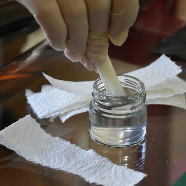 a little paper cloth is used for applying thinner for clothing production